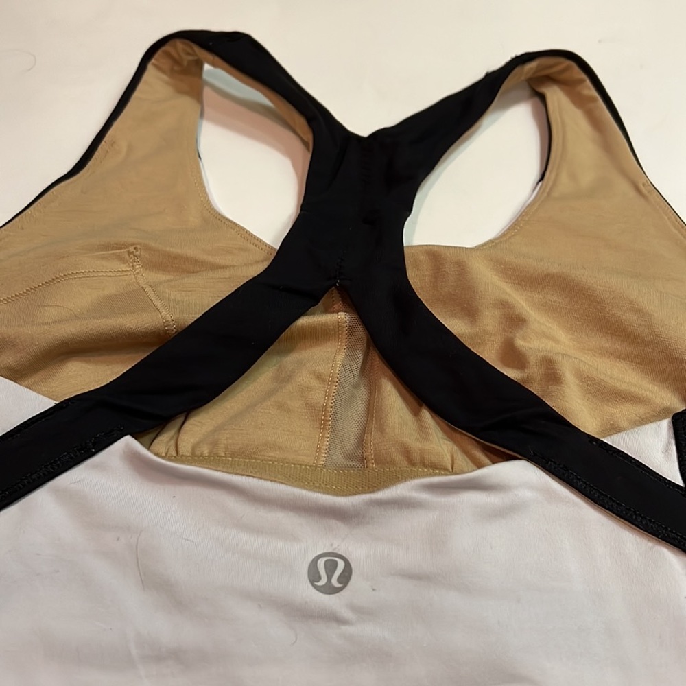LULULEMON black and white bra tank size 6 🖤🤍